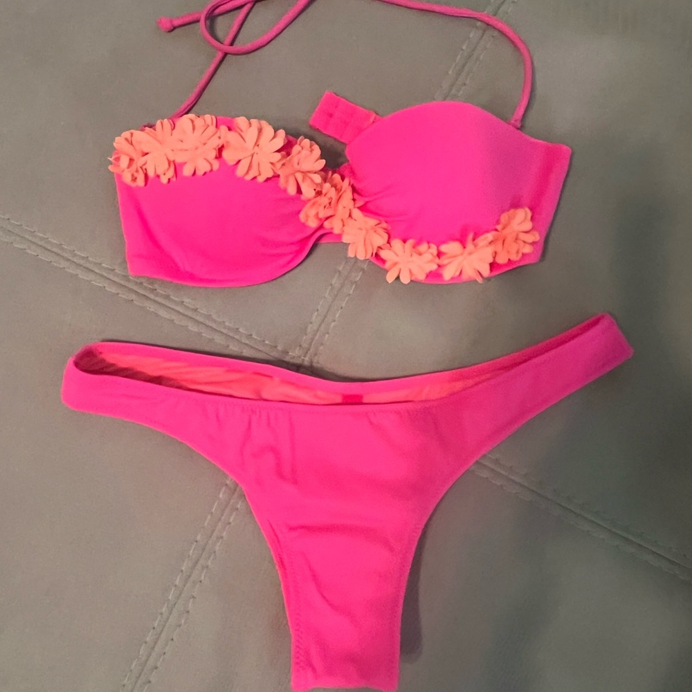Victoria’s Secret bikini